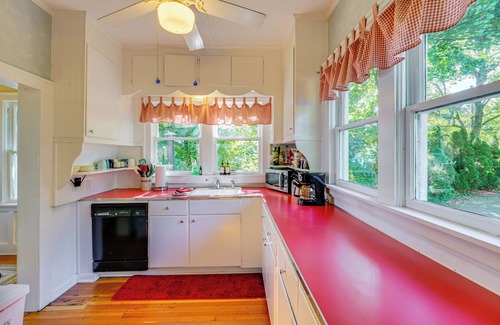 Lexington House | Lake Huron Retreat w/Hot Tub, Screened Porch!