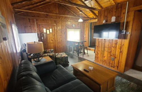 Oscoda House | Lake Huron - Super Cute Lake Front Cabin (Sleeps 5)