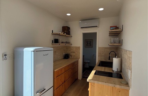 Burnet House | Lake LBJ Container Home with Rooftop Tub