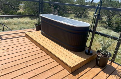 Burnet House | Lake LBJ Container Home with Rooftop Tub