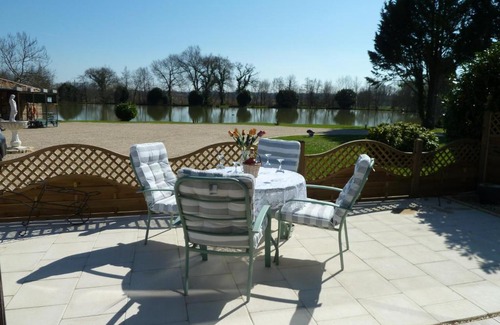 Montpon-Menesterol House | Lake Les Landes