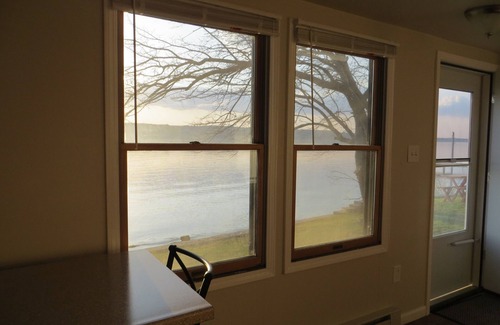 Valois Cottage | Lake level quiet retreat