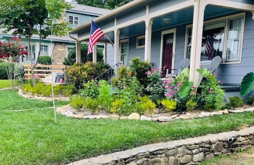 Lake Junaluska House | Lake Life House - 1 min walk to Lake J Assembly -10 min to Waynesville & BR Pkwy