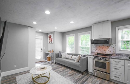 Plymouth House | Lake Life Meets City Vibesnn