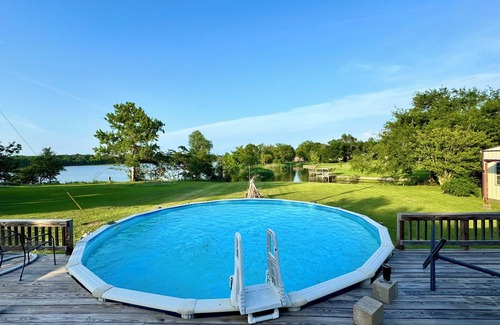 Jewett House | Lake Limestone Hideaway, Charming 3-bedroom house Pool, Hot Tub, WiFi in Jewett