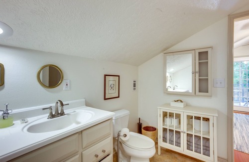 Cape Royale Cabin | Lake Livingston Cabin: Half-Mi to the Water!