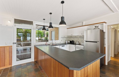 Mansfield House | Lake Lodge - Mansfield Waterfront