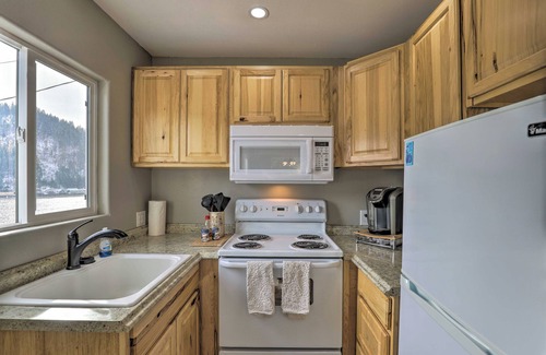 Loon Lake Cottage | Lake Loon 'Hillside' Cottage w/Private Deck!