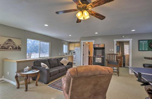 Loon Lake House | Lake Loon Hillside Cottage with Private Deck!