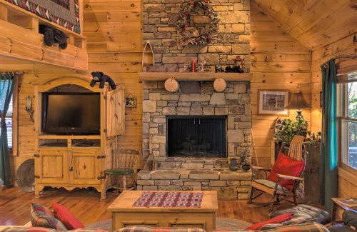 Lake Lure House | Lake Lure Log Cabin with Grill, Near Hiking!