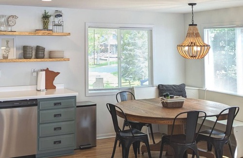 Buffalo Cottage | Lake Martha Cottage: beachside, peaceful & homey