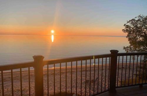 Manistique House | Lake Michigan Cabin w/Hot Tub & Stunning Views