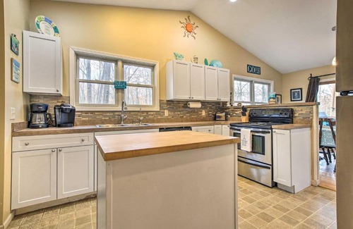 Mears House | Lake Michigan Gem Less Than Half-Mi to Private Beach!