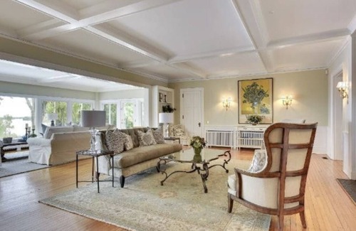 Minnetrista House | Lake Minnetonka Beauty! Sleeps 18 ~ Dramatic Sweeping Views Of The Upper Lake