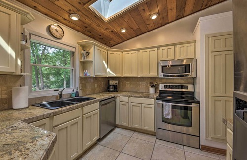 Delafield House | Lake Nagawicka Home - 2 Blocks to Boat Launch
