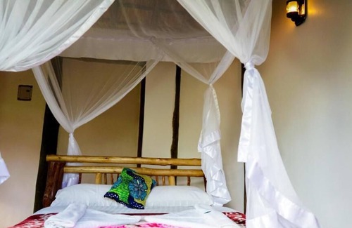 Lake Nkuruba Nature Reserve Cabin | Lake Nkuruba Nature Reserve