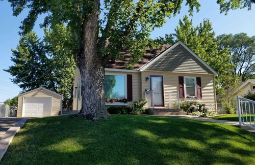 Keewaydin House | Lake Nokomis Gem - Free WiFi and Close to MSP & Mall of America