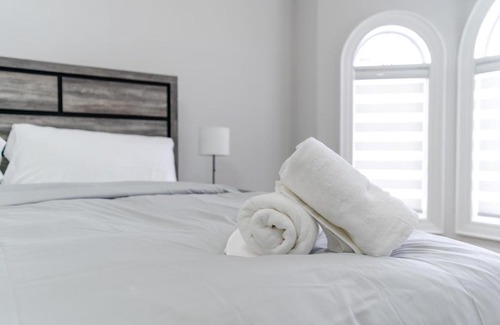 Bendale House | Lake Ontario Stylish Family-friendly House