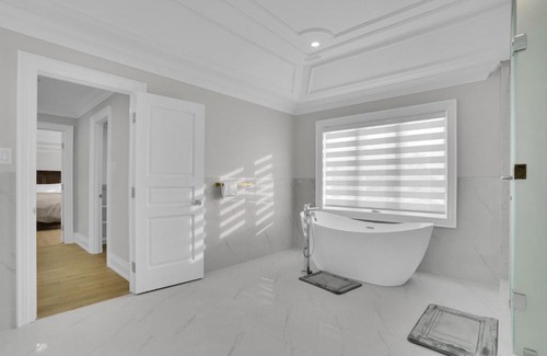 Bendale House | Lake Ontario Stylish Family-friendly House