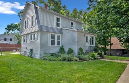 Lake Orion House | Lake Orion Lakefront Vacation Home