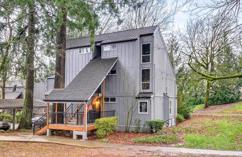 Mount Park Apartment | Lake Oswego Condo with Balcony, 3 Mi to the Water!