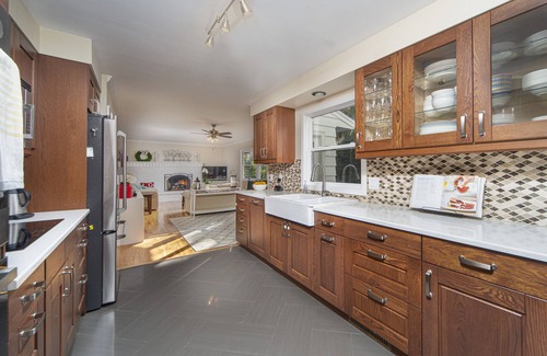 Lake Grove House | Lake Oswego Home for the Summer ! Central to Restaurants and All PDX Offerings