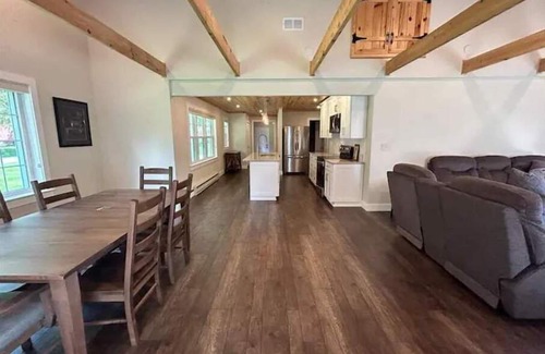 Westford House | Lake Pymatuning Getaway