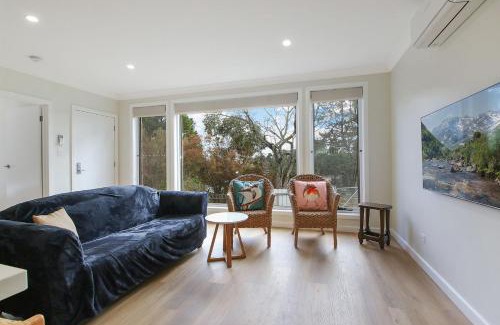 Beechworth House | Lake Reflections