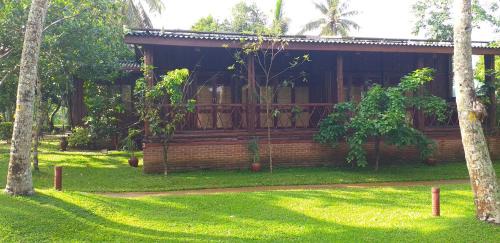 Maha Gonadoowa Hotel | Lake Resort Bolgoda