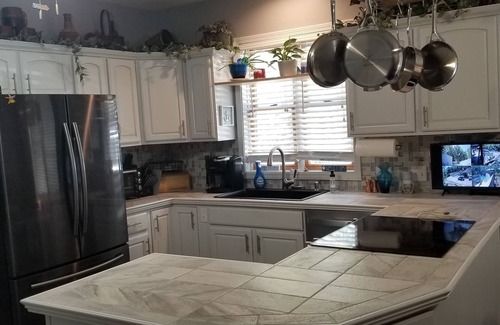 Johnson County House | LAKE retreat! Private lake w/all comforts of home! Close to KC!