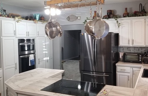 Johnson County House | LAKE retreat! Private lake w/all comforts of home! Close to KC!