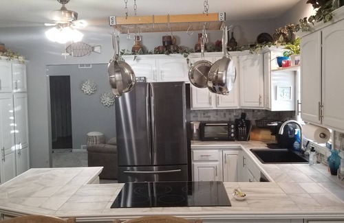 Johnson County House | LAKE retreat! Private lake w/all comforts of home! Close to KC!