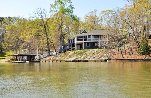 Dadeville House | Lake Room in Paradise Bed and Breakfast by Lake Martin