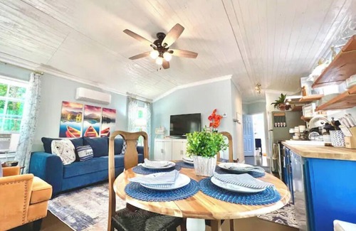 Etoile Cabin | Lake Sam Rayburn Cabin! DIRECT WATERFRONT! Bring Jet Skies, Boat, Fishing Gear!