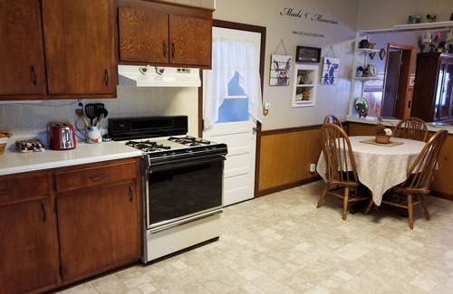 Lakewood Other | LAKE SHELBYVILLE FARMHOUSE. 5 minutes from Lake Shelbyville. SLEEPS 9