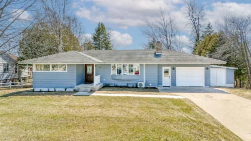 Escanaba Villa | Lake Shore Luxury