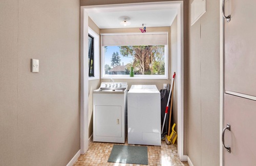 Hannahs Bay Cottage | Lake Shores Cottage - Hannahs Bay Holiday Home