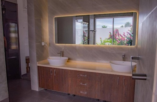 Nadi Villa | Lake Side Villa Your Fiji holiday Luxury home,private,Convinence