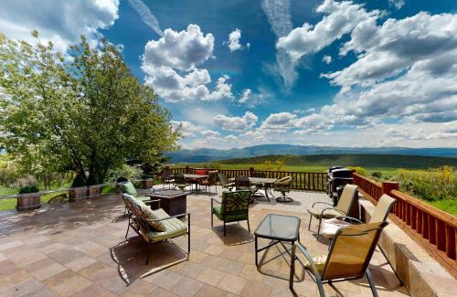 Glenwood Springs House | Lake Springs Luxury