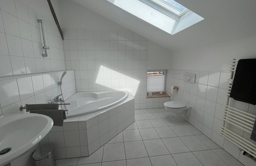 Ammerland Apartment | Lake Starnberg: Maisonette with wood-burning stoves, balcony, bathrooms