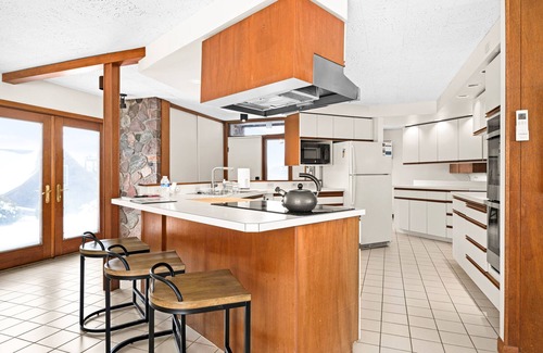 Park Point House | Lake Superior Beach House: Kayaks Provided