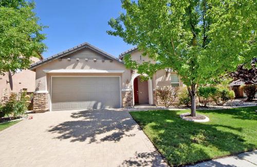 Reno House | Lake Tahoe Reno 4 Bedrooms Full Kitchen King Bed