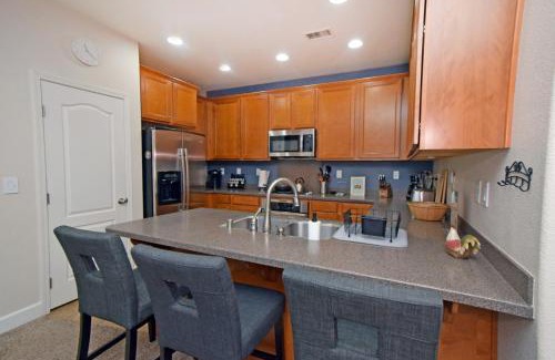 Reno House | Lake Tahoe Reno 4 Bedrooms Full Kitchen King Bed