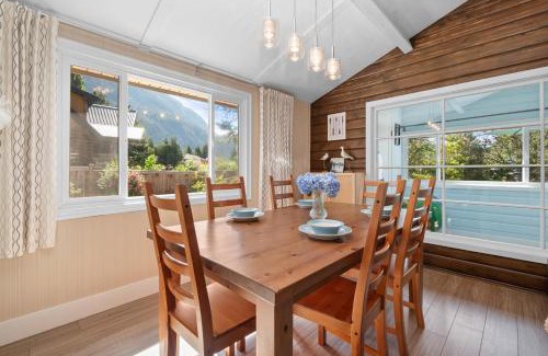 Harrison Hot Springs Villa | Lake Time Harrison