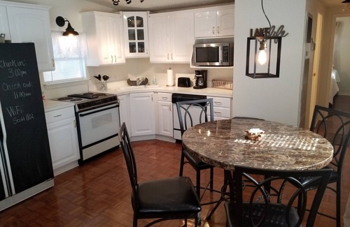 Clifton House | Lake Time the place to be on Lake Whitney !