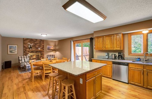 Woodbury House | Lake trail access, shops nearby, serene home
