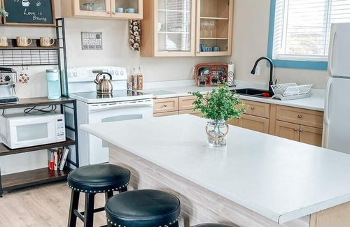 Savona Apartment | Lake view 1min to beach 1 min to boat launch 7 min to golf