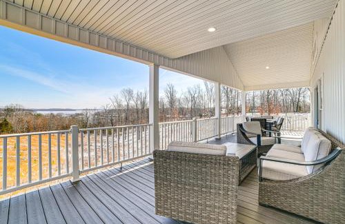 Grand Rivers House | Lake View and Deck Group Getaway in Grand Rivers!