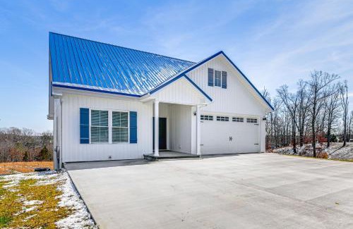 Grand Rivers House | Lake View and Deck Group Getaway in Grand Rivers!