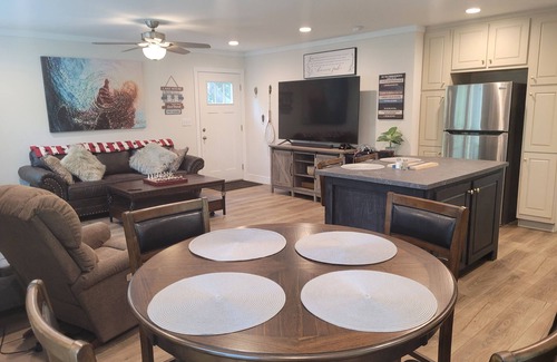 Martin House | Lake view charming 2-bedroom house with WiFi in Martin.